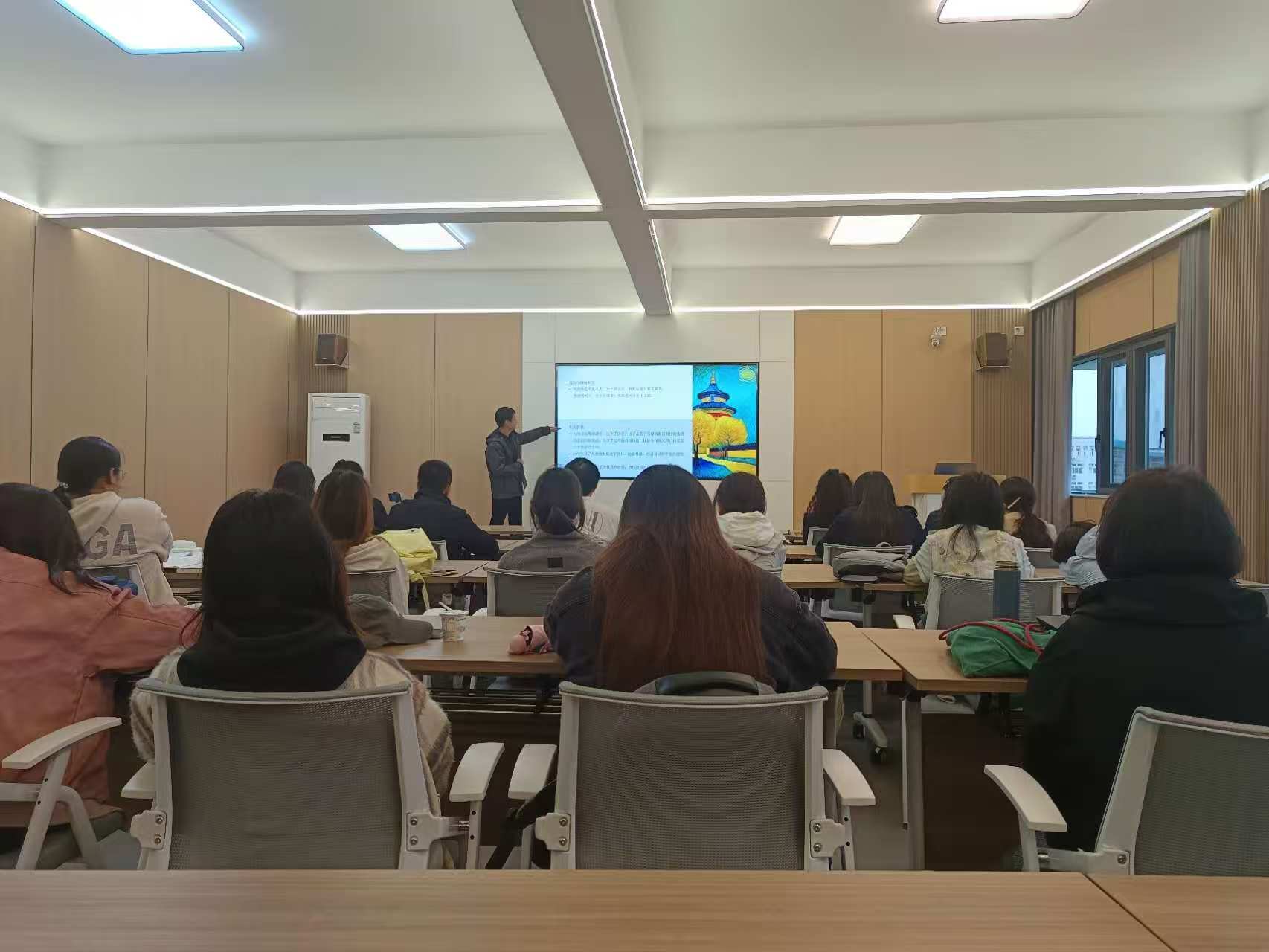 武汉艾克赛斯携手黄冈师范学院 共筑AIGC教育新生态——微专业课程正式启动